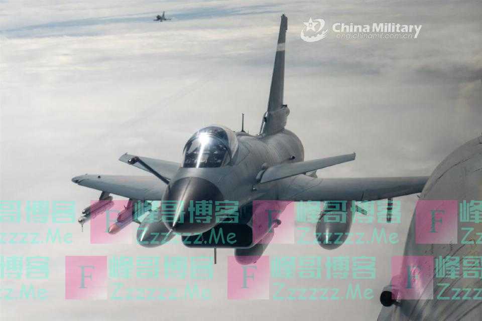 解放军围住台岛军演，美军黑人上将马上要升职，张口就要大力援台