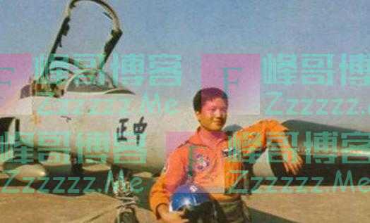 台湾飞行员黄植诚:驾机起义回归大陆,获65万奖金迎娶空姐