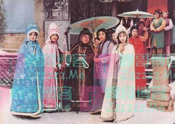 贾母:《红楼梦》里真正的贵妇人,她的贵族气质深入灵魂,藏在每一个日常中