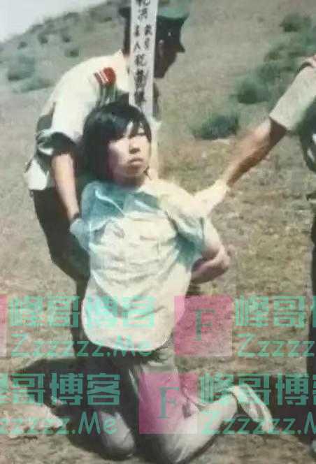 1993年,刑犯任雪穿着露脐装上路,行刑时却突然张开嘴巴?