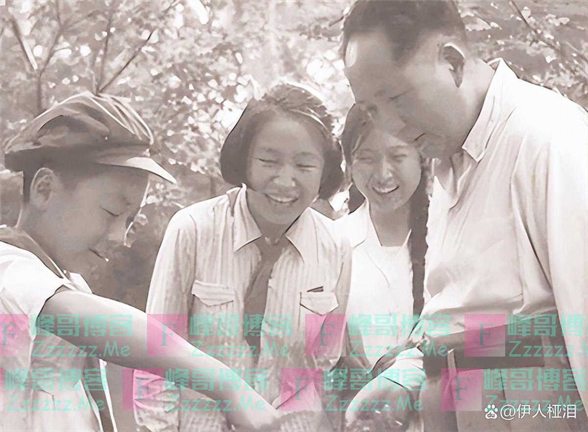 毛远新80岁,他走出秦城后来到韶山,含泪说:我有一个大遗憾