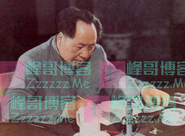 1972年江青和尼克松的合影中,身后那个女翻译长得真美,她是谁?