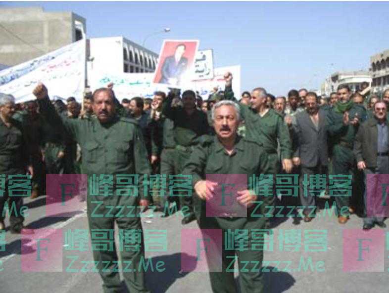 回顾萨达姆倒台,美军在地洞里抓到他施以绞刑,妻子称:不是他本人