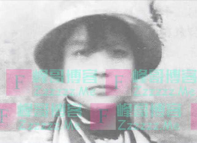 第一届全国人大代表、第二届全国政协委员，她被毛主席称为“金笔汤”