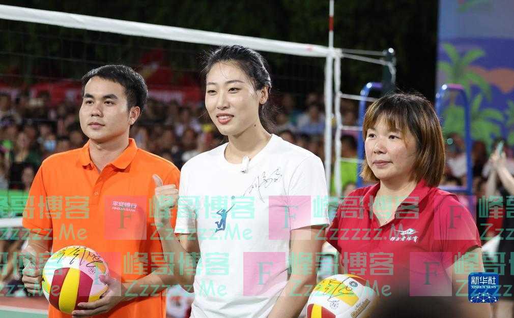 全民健身——中国女排名将助力乡镇排球