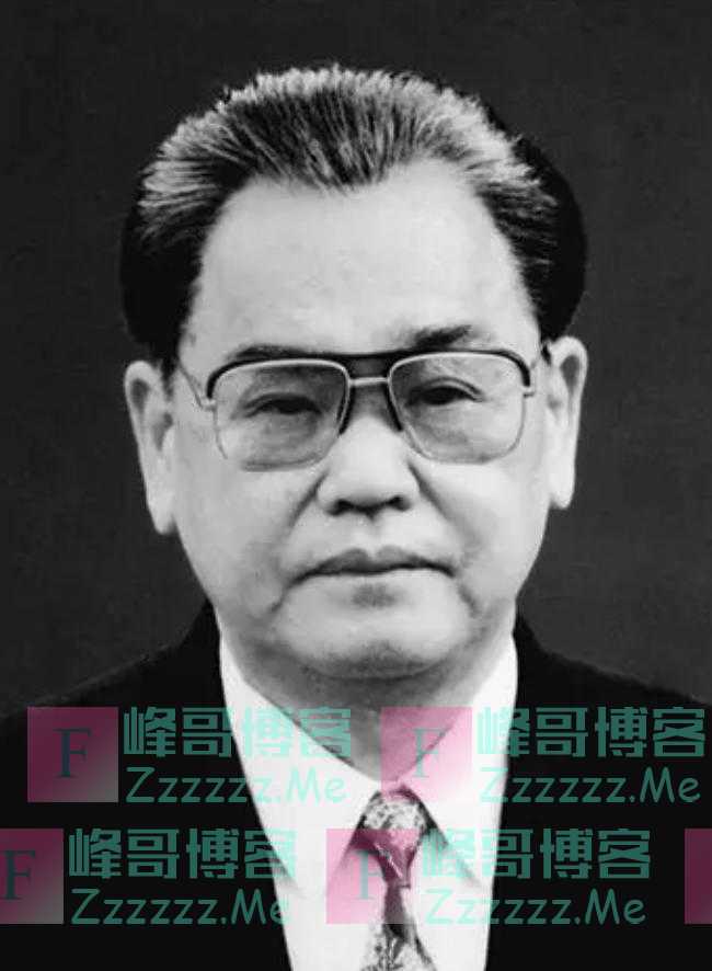 他48岁接替华国锋的职务，后来官至副国级，退休后回到农村当农民