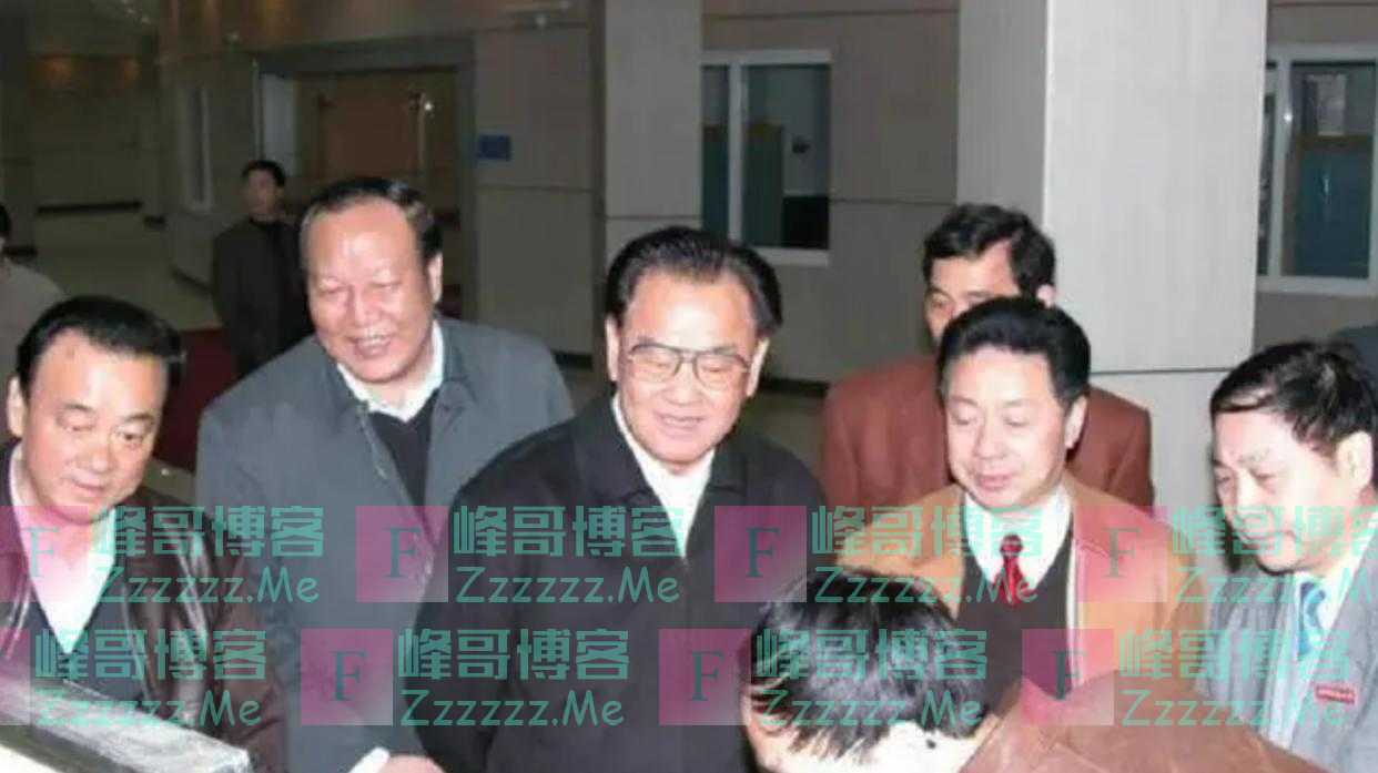 他48岁接替华国锋的职务,后来官至副国级,退休后回到农村当农民