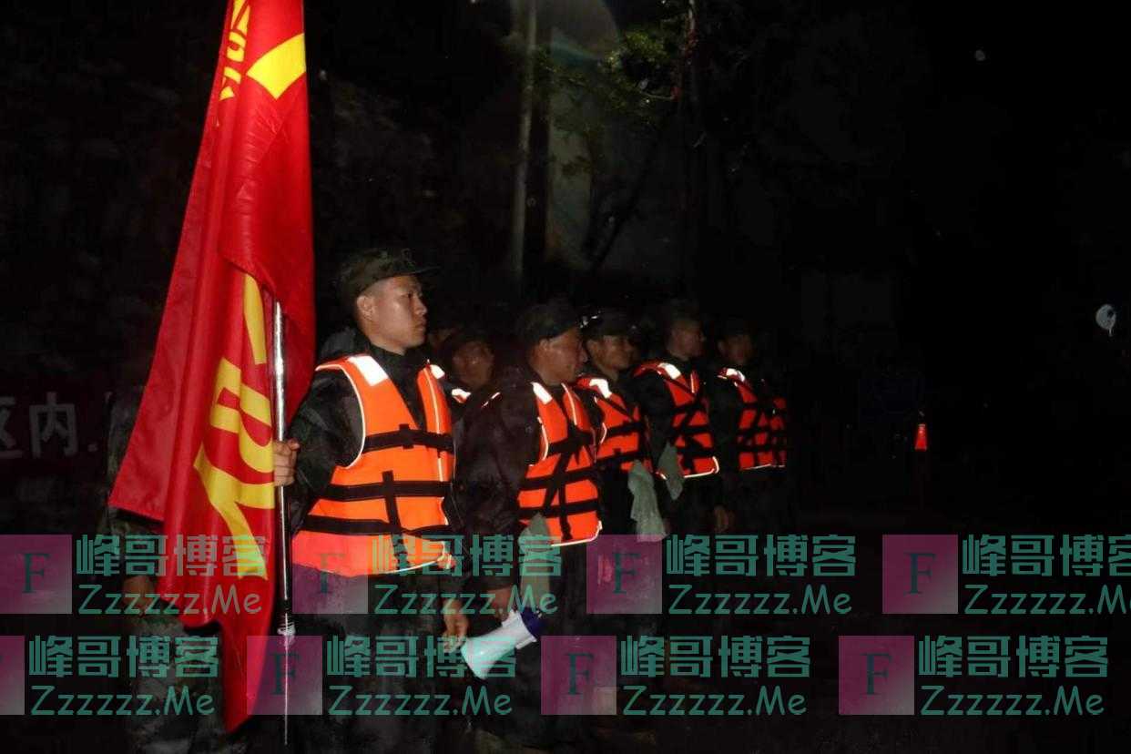 “子弟兵来了！”北京卫戍区官兵已奋战20多小时