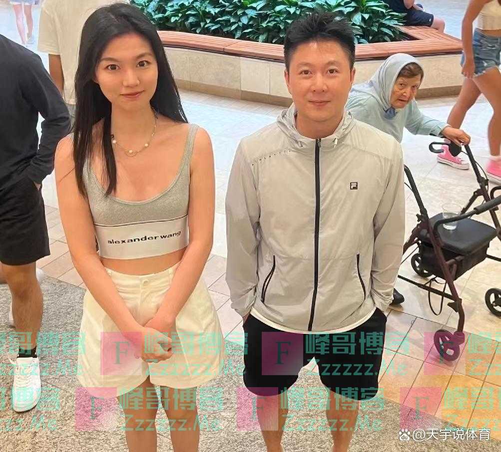 奥运冠军李小鹏被偶遇！居住美国富人区，娶高8厘米白富美很幸福