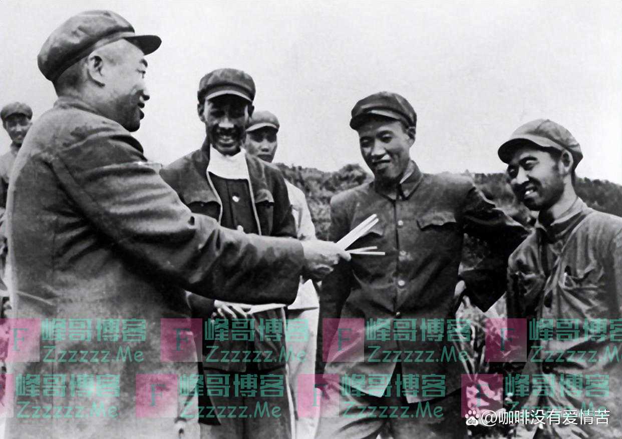 彭德怀回到延安，关向应流泪恳求：不要再闹了，我们要听主席的话