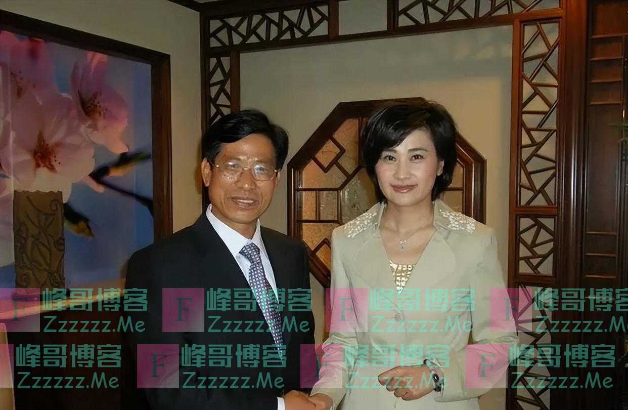 主持人吴小莉：与亲哥浙江相认，对方一贫如洗，她帮助亲哥了吗？