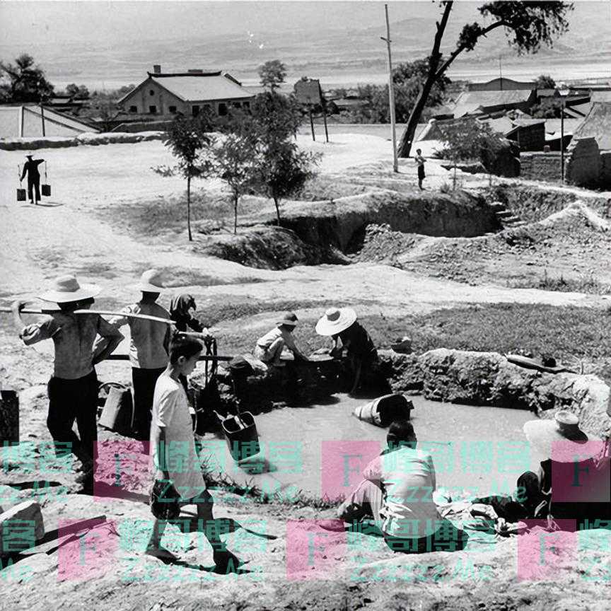 主持人吴小莉：与亲哥浙江相认，对方一贫如洗，她帮助亲哥了吗？