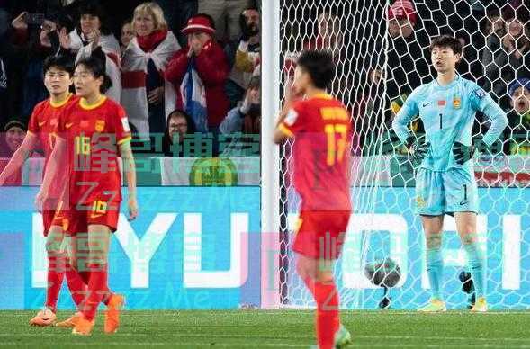 水庆霞教练组有问题?1-5落后时一幕被曝光,球迷:必须严惩!