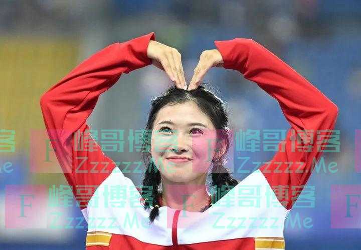 被盯着手臂恶评不断?“又美又飒”的吴艳妮这样回应→