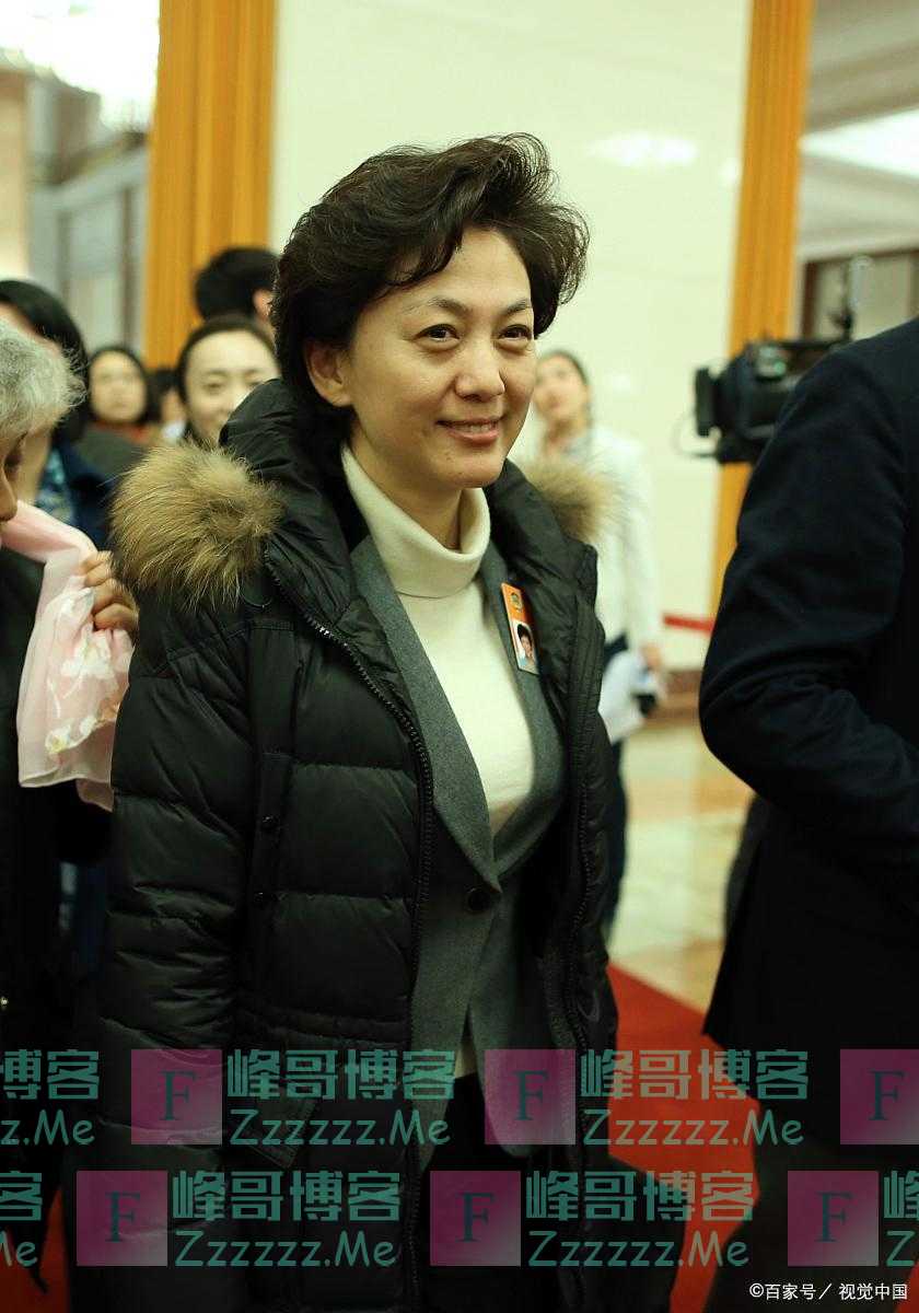 曾经央视最美的李修平，42岁嫁省委书记，风光背后尽显悲凉