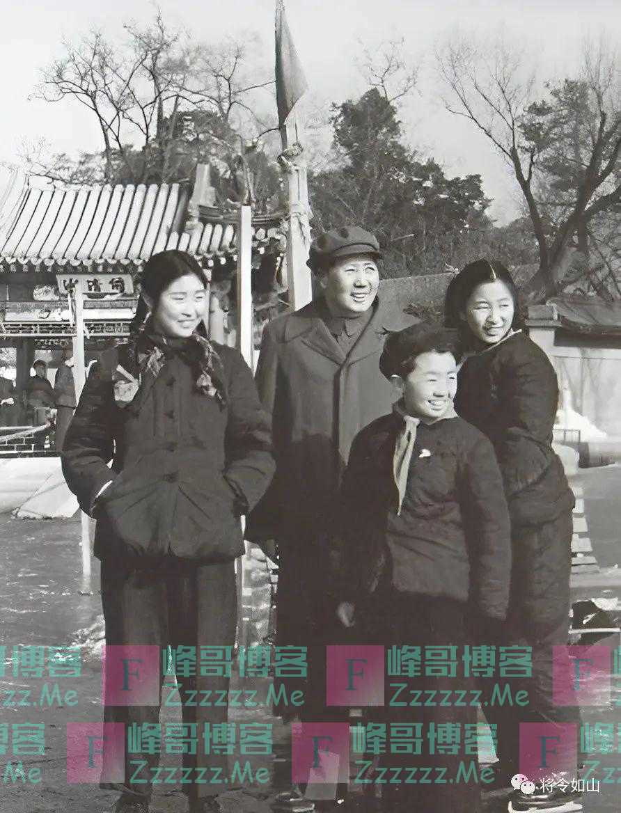 李讷晚年相貌越来越像毛主席，买车时厂长执意不收钱，她怎么办？