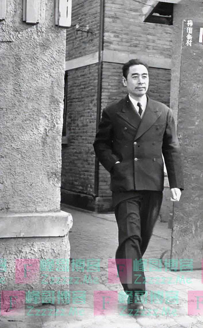 1976年尼克松访华时，想给周总理扫墓，秘书一句话却让他潸然落泪