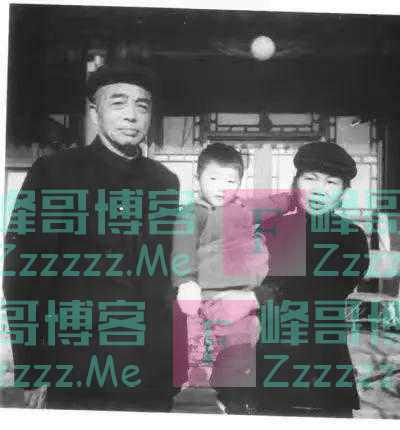 61年彭德怀回乡,与华国锋吃了顿饭,华国锋说:还是彭总看得长远