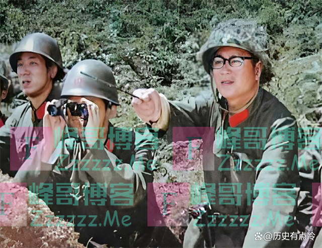 1981年邓小平阅兵，指着一位团长对秦基伟说：这个人要好好培养