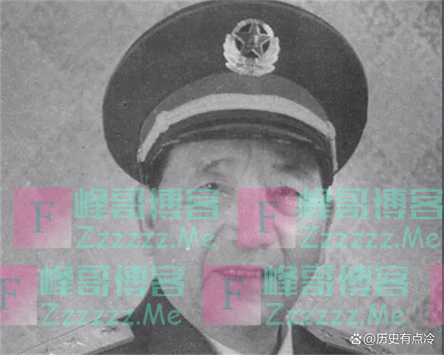 1981年邓小平阅兵，指着一位团长对秦基伟说：这个人要好好培养