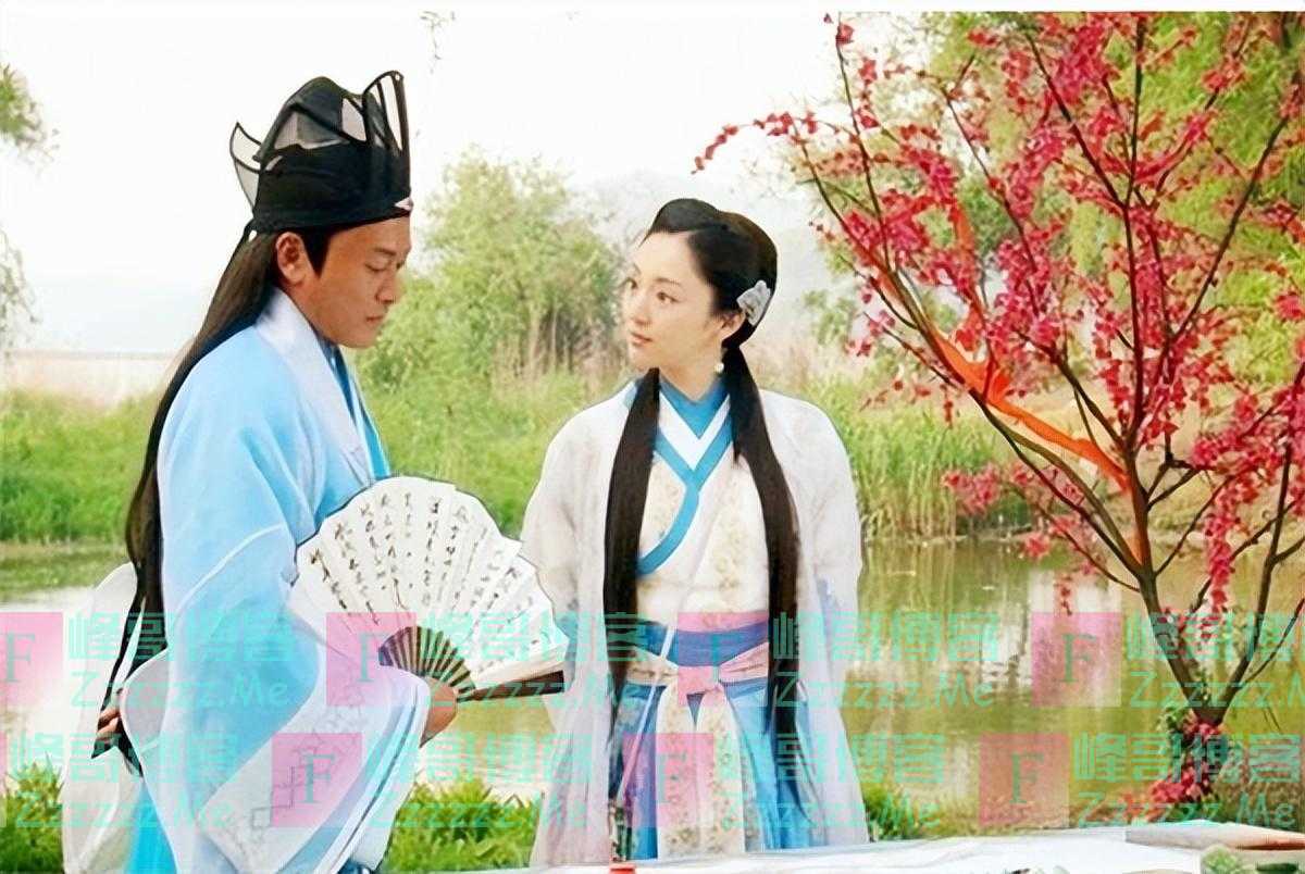 女子出上联：银枪虽利，难破千年草地，一男子出下联，女子脸红