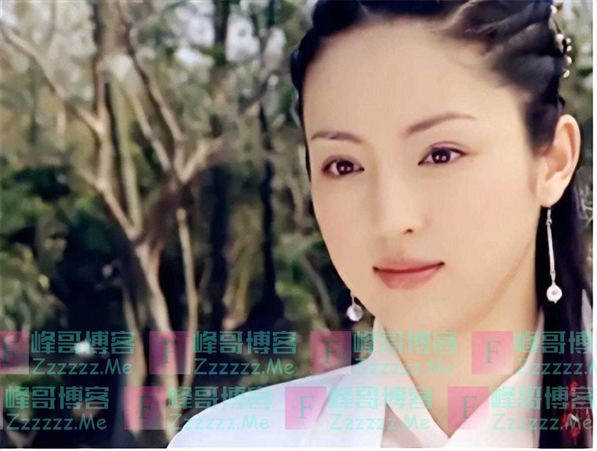 女子出上联：银枪虽利，难破千年草地，一男子出下联，女子脸红