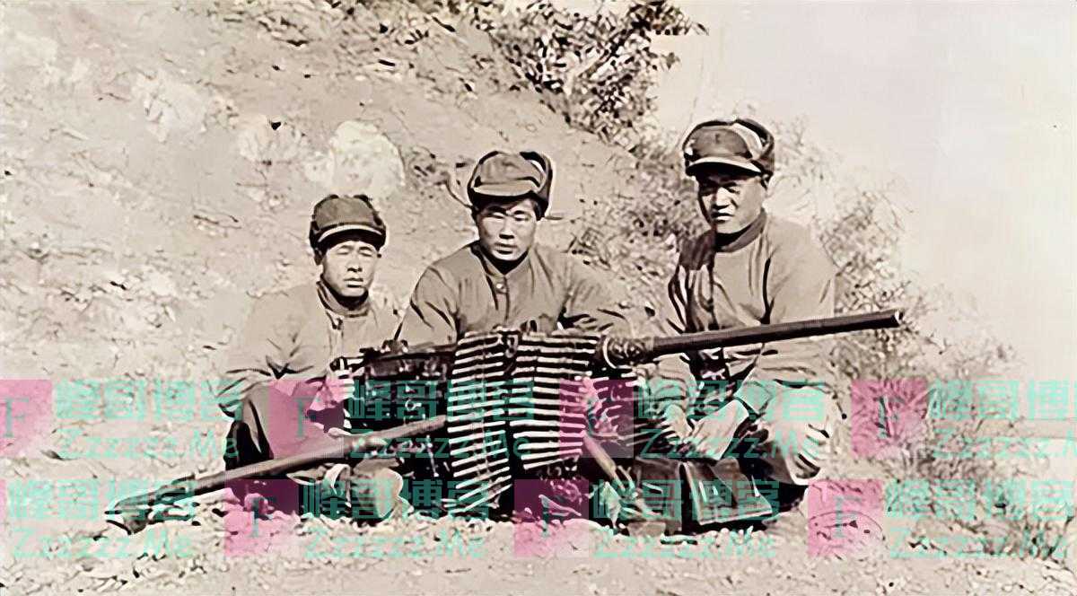 1955年毛岸英迁坟,一个朝鲜妇女拦下志愿军战士:这墓谁也不能动