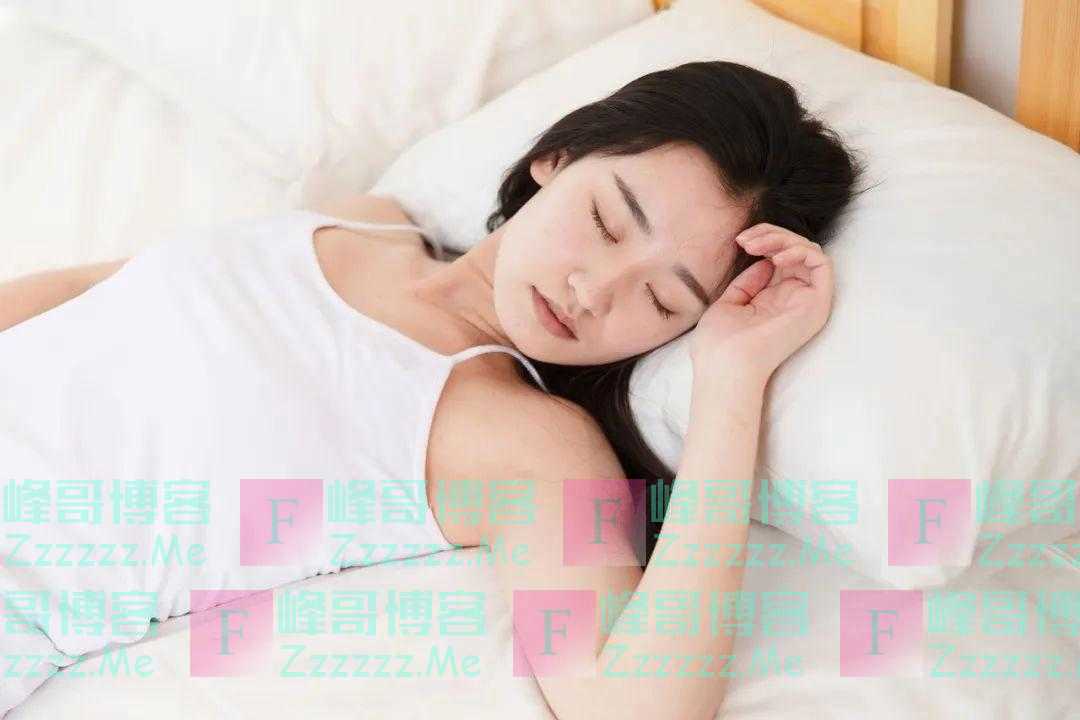 千万别再用这个姿势睡觉!当心把你的身体全毁了!