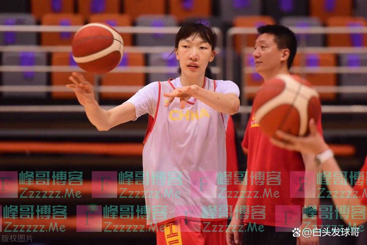 深夜22点，姚明正式拍板，中国女篮新外教到位，郑薇李梦都懂了