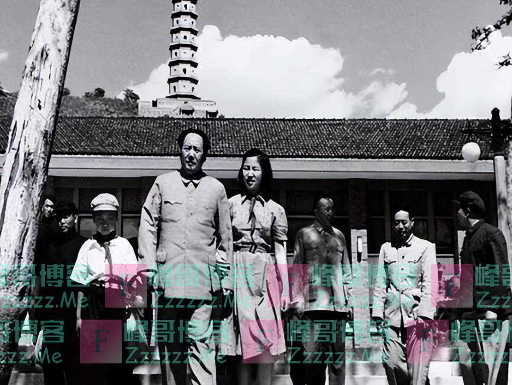 68年毛主席接见干部战士，发现李讷在场，当即问：李讷是哪级官呐