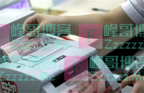 回顾广州女子取出假钱被柜员嘲讽,她一招反击,行长亲自登门道歉