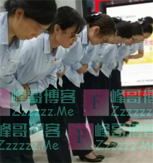 回顾广州女子取出假钱被柜员嘲讽,她一招反击,行长亲自登门道歉