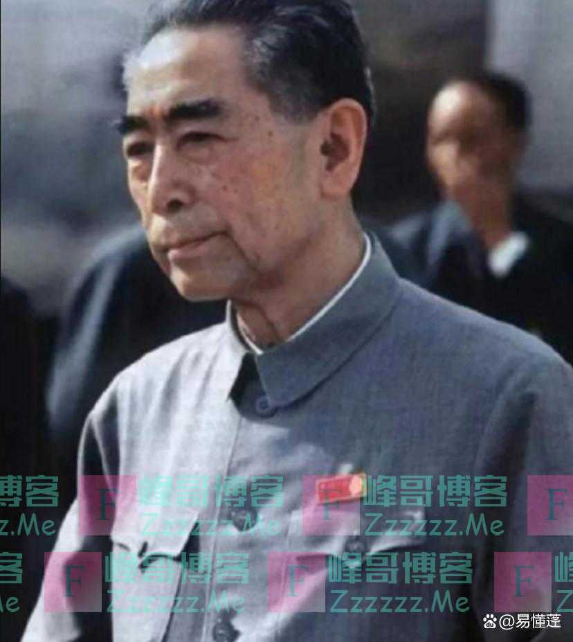 1966年周总理到二外开会见大字报:她看不起我,给我倒水有什么用