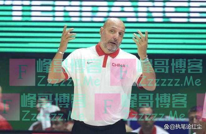 世界杯小组赛惨败后,前国家队主教练杜锋的表现最为活跃