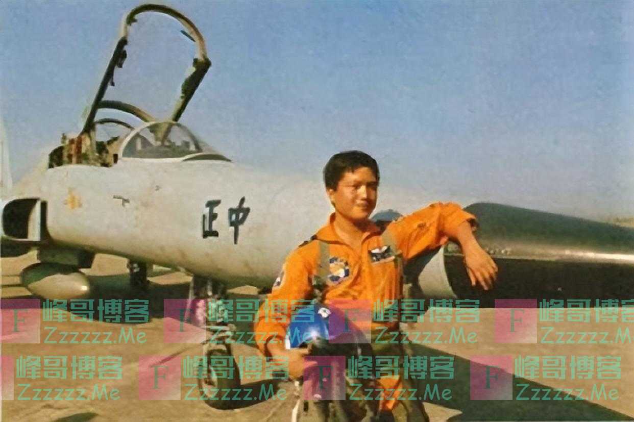 1981年国军飞行员驾百万战机回大陆,获65万奖金,次年娶空姐为妻