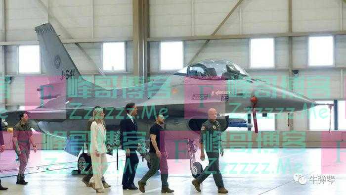 乌克兰迎来“天大喜讯”，泽连斯基兴奋地发了一张自拍照