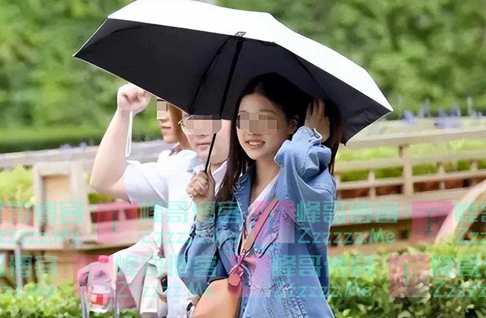 2015年，杭州23岁女学生游玩时突然失踪，被发现时已经塞进男厕了