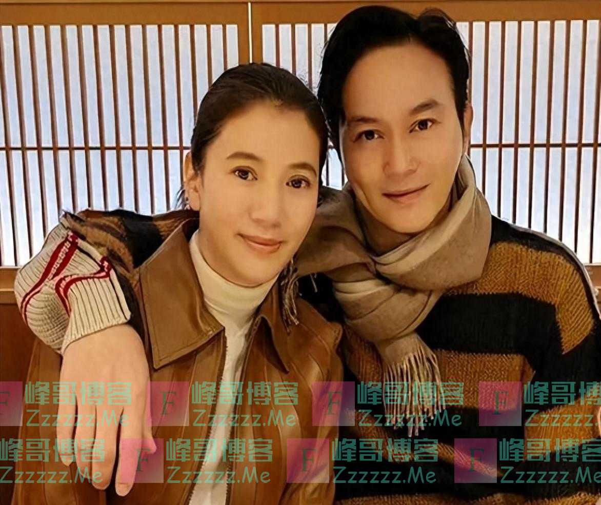 52岁张智霖出警局后首现身，头发花白、老人斑明显，全程无交流