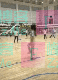 毁三观：湖南一女子穿着透明装下泳池，亮点一览无余，太尴尬了！