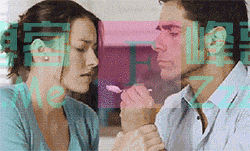 毁三观：湖南一女子穿着透明装下泳池，亮点一览无余，太尴尬了！