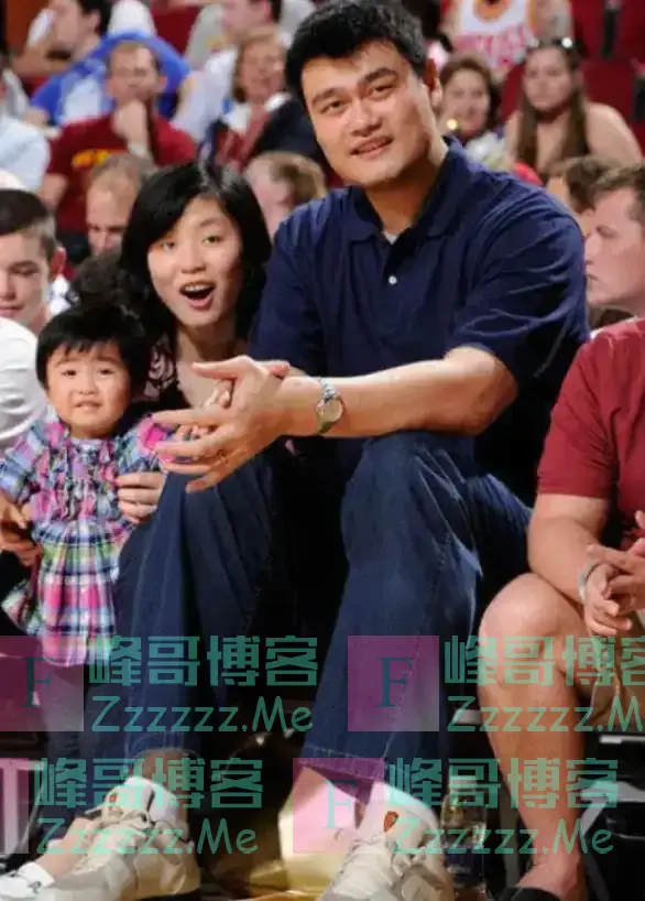 姚明女儿又胖了！姚沁蕾身高近2米，体重快190斤，像个小巨人