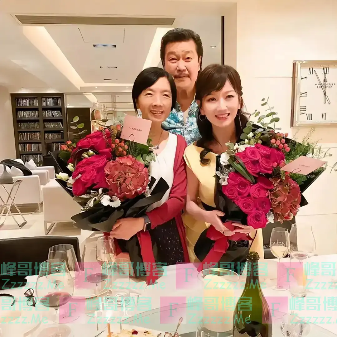 赵雅芝的三位儿子:长子47岁次子44岁,小儿子37岁,个个让她骄傲