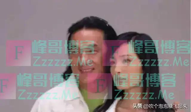 17岁的杨幂曾被49岁成龙搂在怀里,网友:整没整容这下真相了