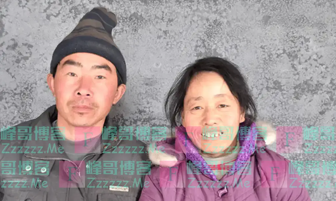 情侣在楼顶情不自禁,女子扎马步苦苦支撑,男友跪着反复调整姿势