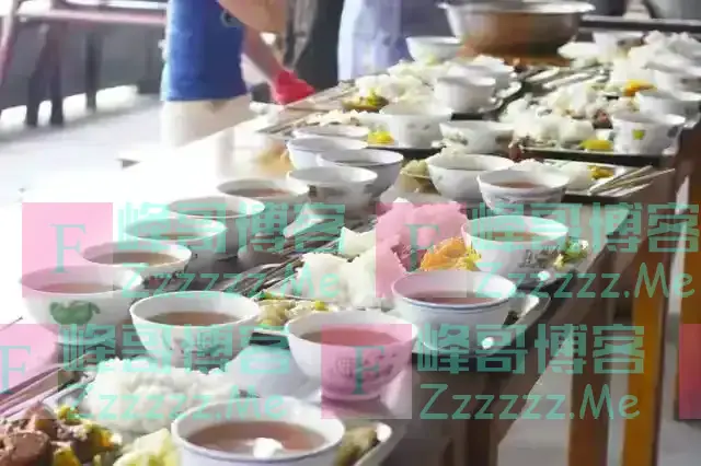 和尚们每天吃素，为何个个肥头大耳？看看他们的伙食就明白了