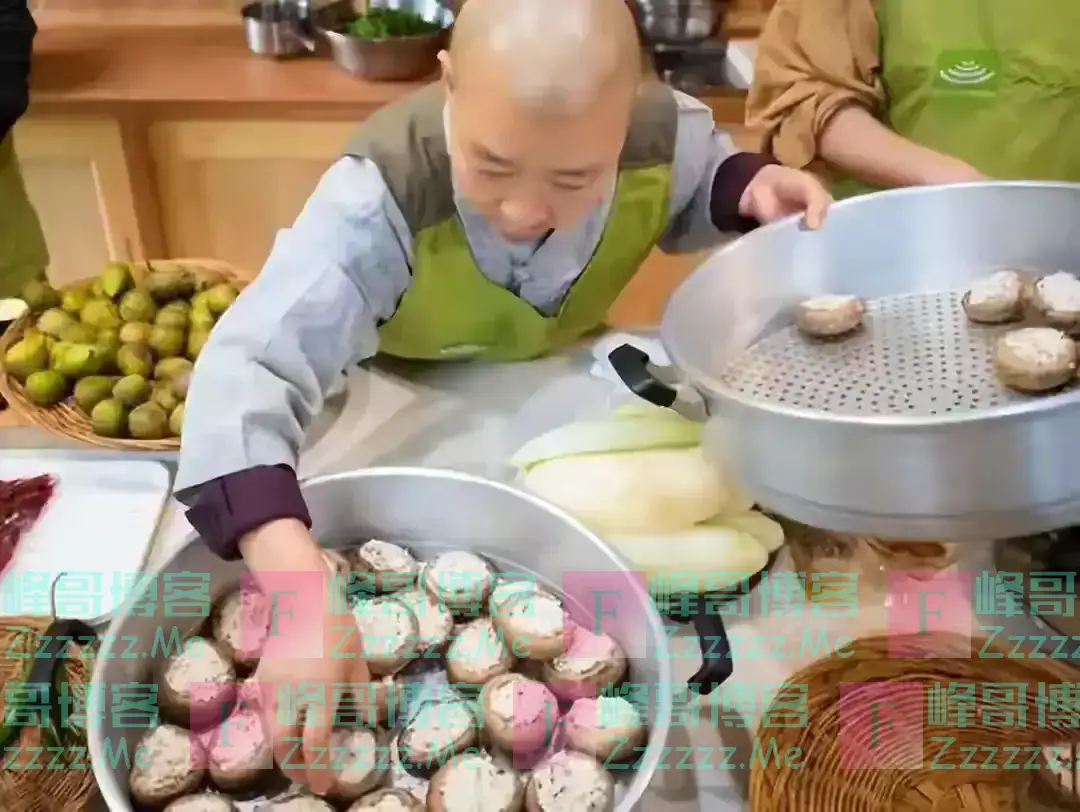 和尚们每天吃素，为何个个肥头大耳？看看他们的伙食就明白了