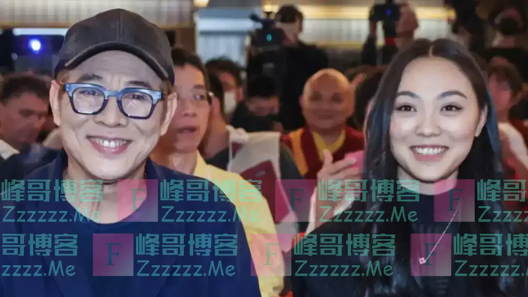 李连杰晒妻子近照，61岁利智衰老似奶奶，62岁黄秋燕依然风采不减