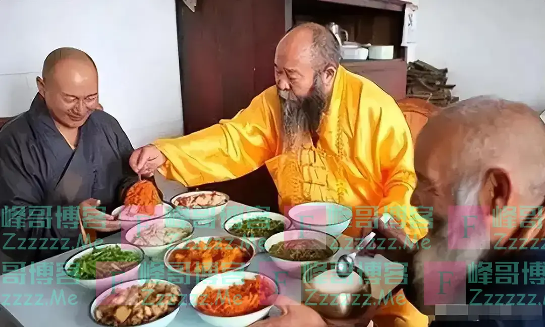和尚们每天吃素,为何个个肥头大耳?看看他们的伙食就明白了