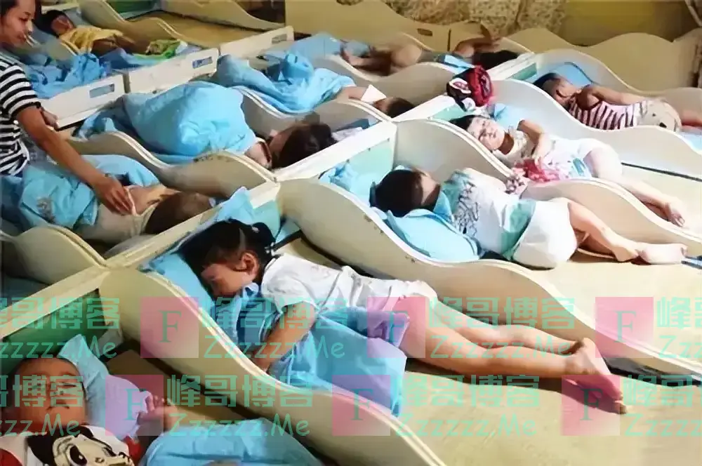 幼儿园老师群里发出孩子午睡照片,不到10秒急忙撤回,却为时已晚