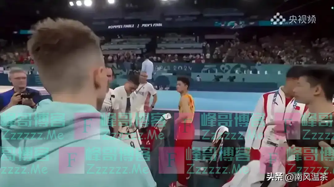 泪目！白俄罗斯选手小心翼翼穿过人群找到中国队，又怕不理自己